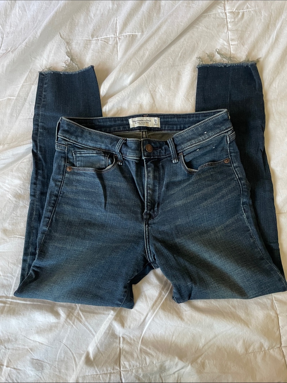 Abercrombie & Fitch | The Super Skinny Ankle Mid Rise Jeans Size 28/6s
